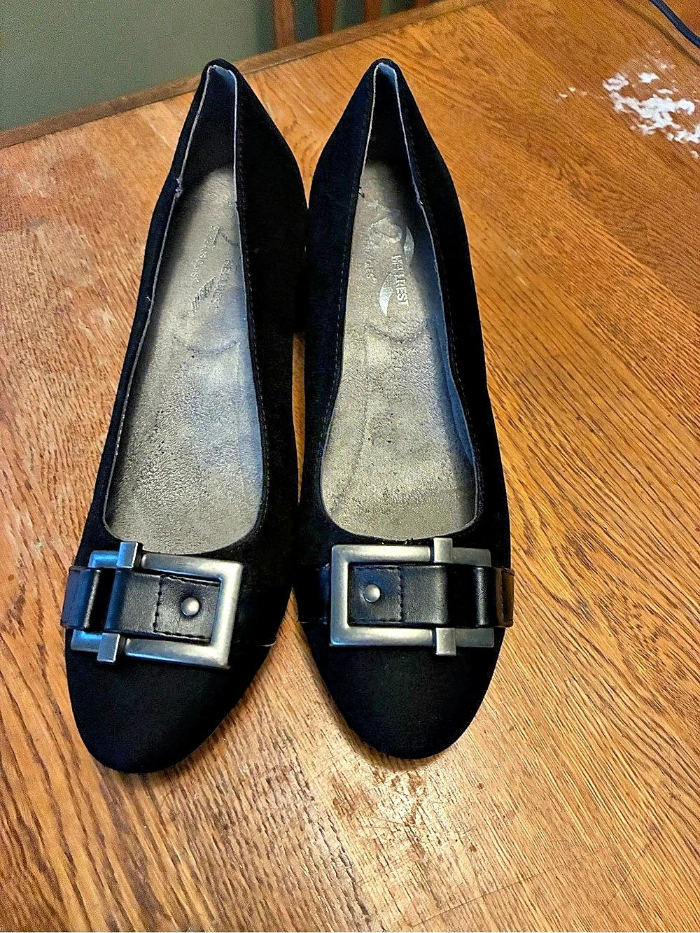 Aerosoles Black Buckle Pumps US 7.5N